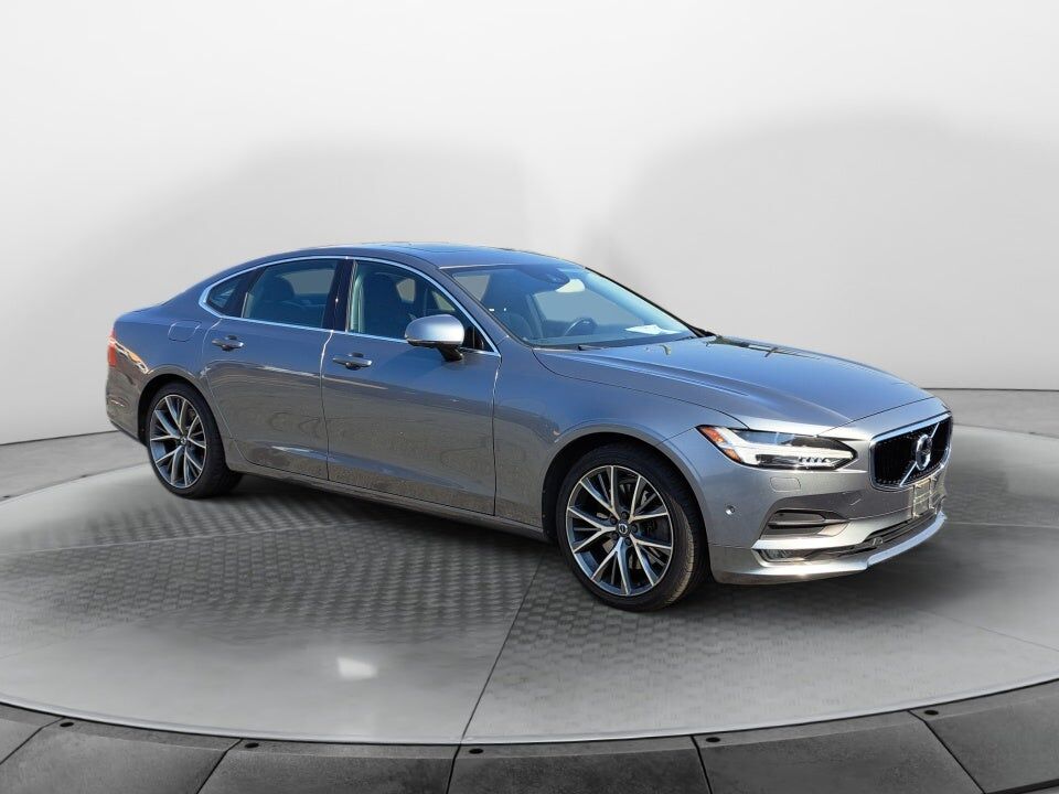 2017 VOLVO S90