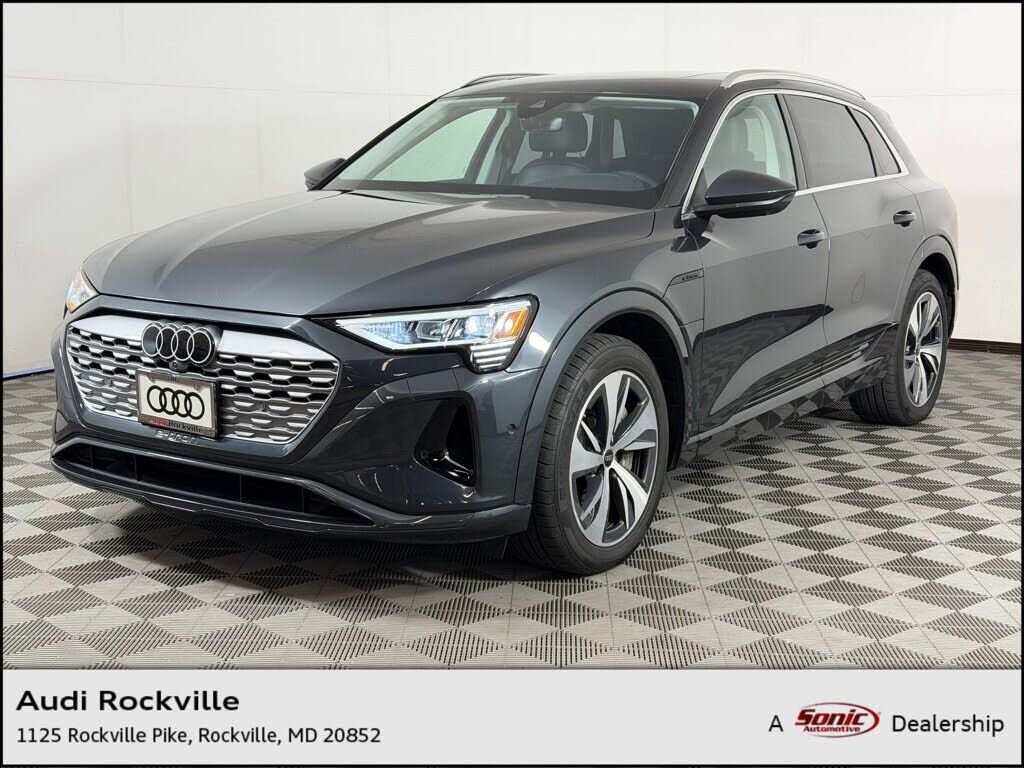 2024 AUDI Q8