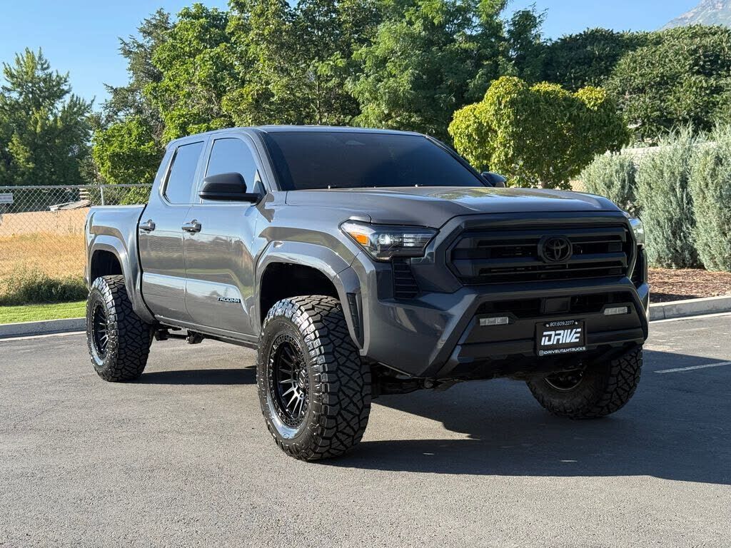 2024 TOYOTA Tacoma