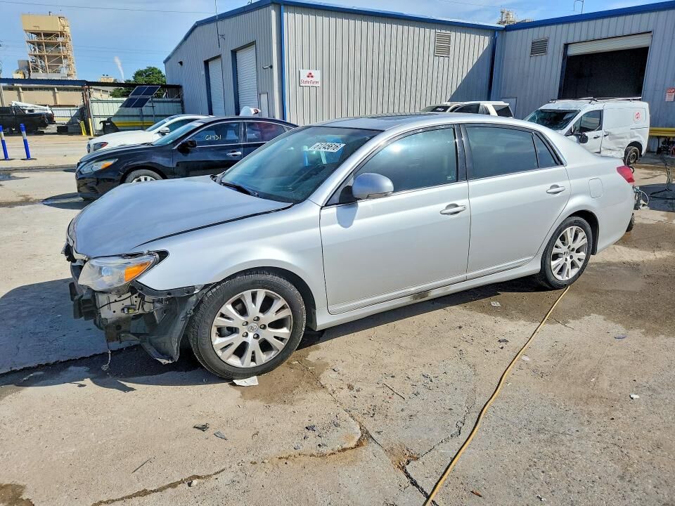 2011 TOYOTA Avalon