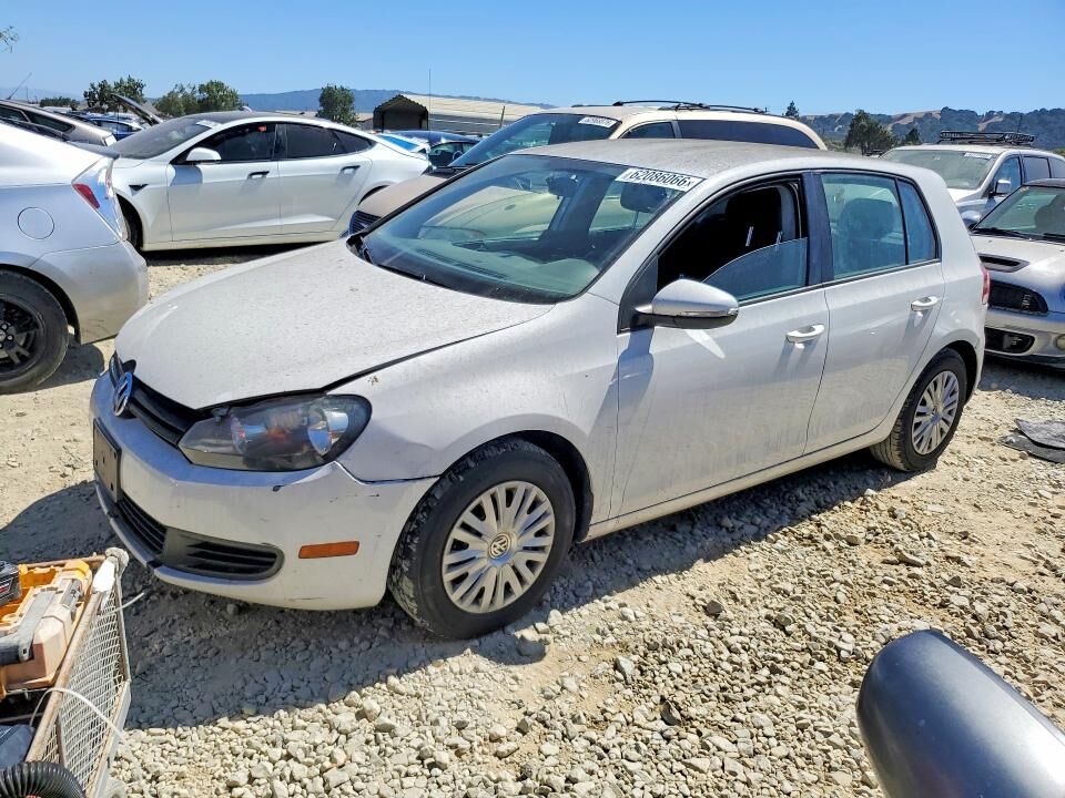 2013 VOLKSWAGEN Golf