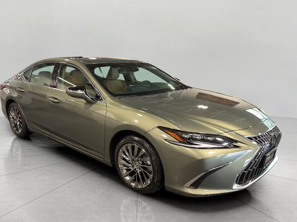 2025 LEXUS ES