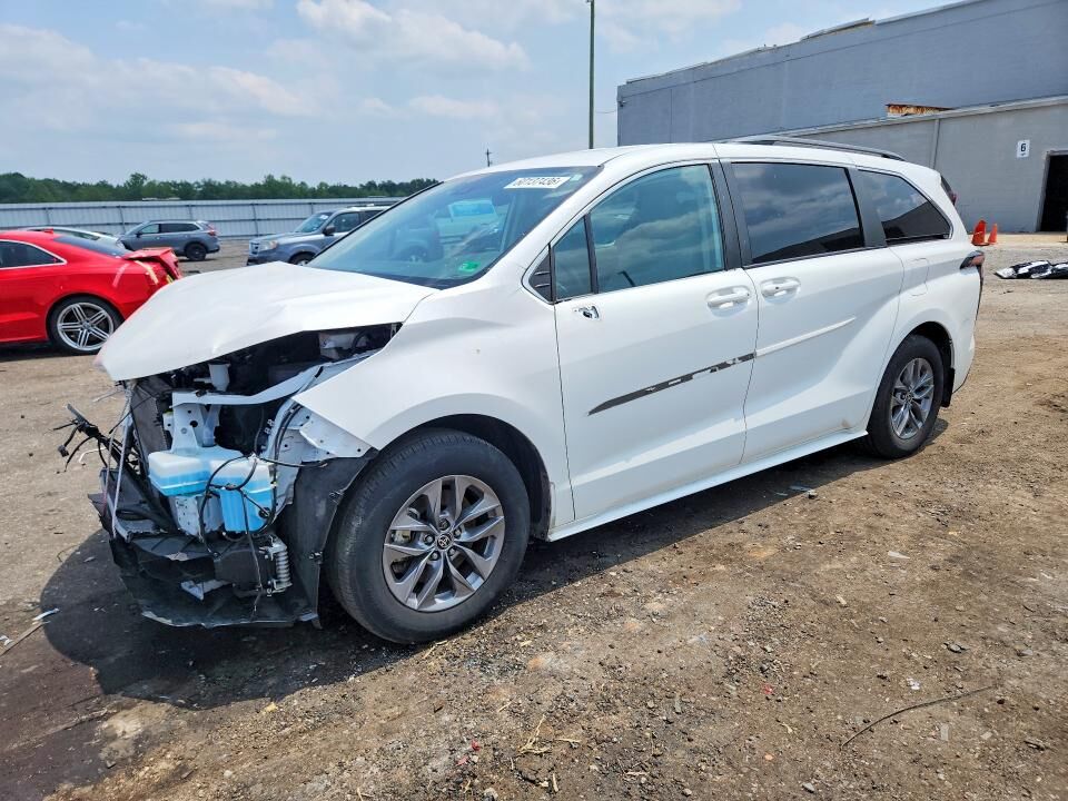 2023 TOYOTA Sienna
