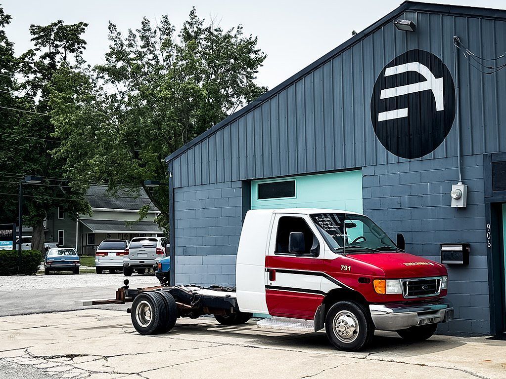 2003 FORD E-450