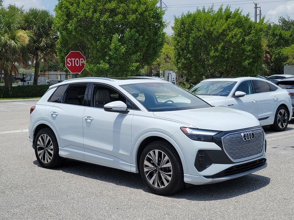 2025 AUDI Q4