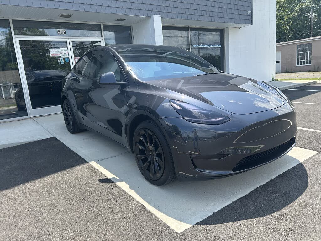 2024 TESLA Model Y
