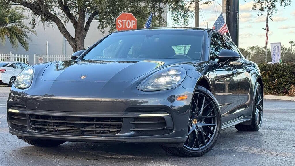 2017 PORSCHE Panamera