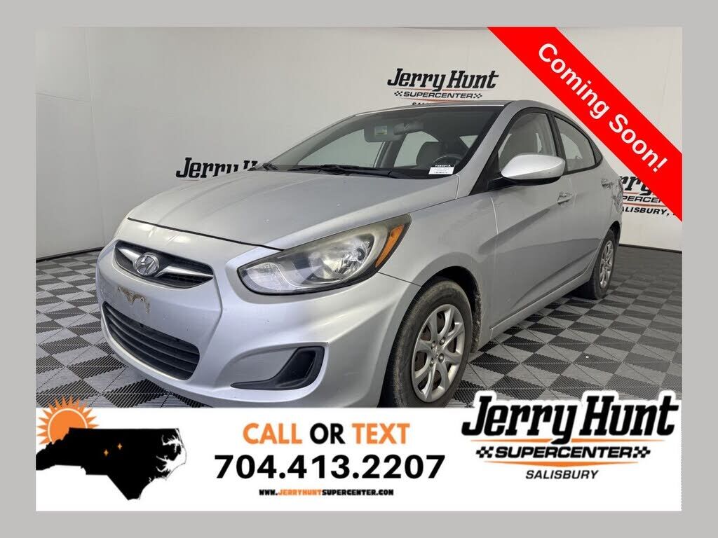 2013 HYUNDAI Accent