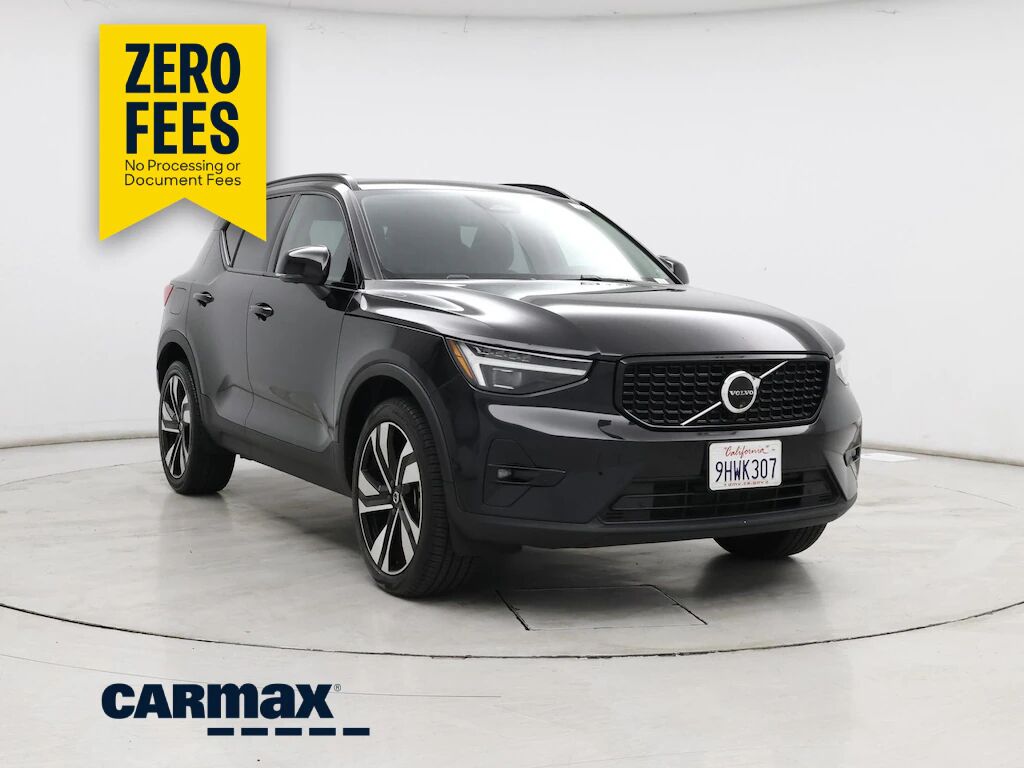 2024 VOLVO XC40