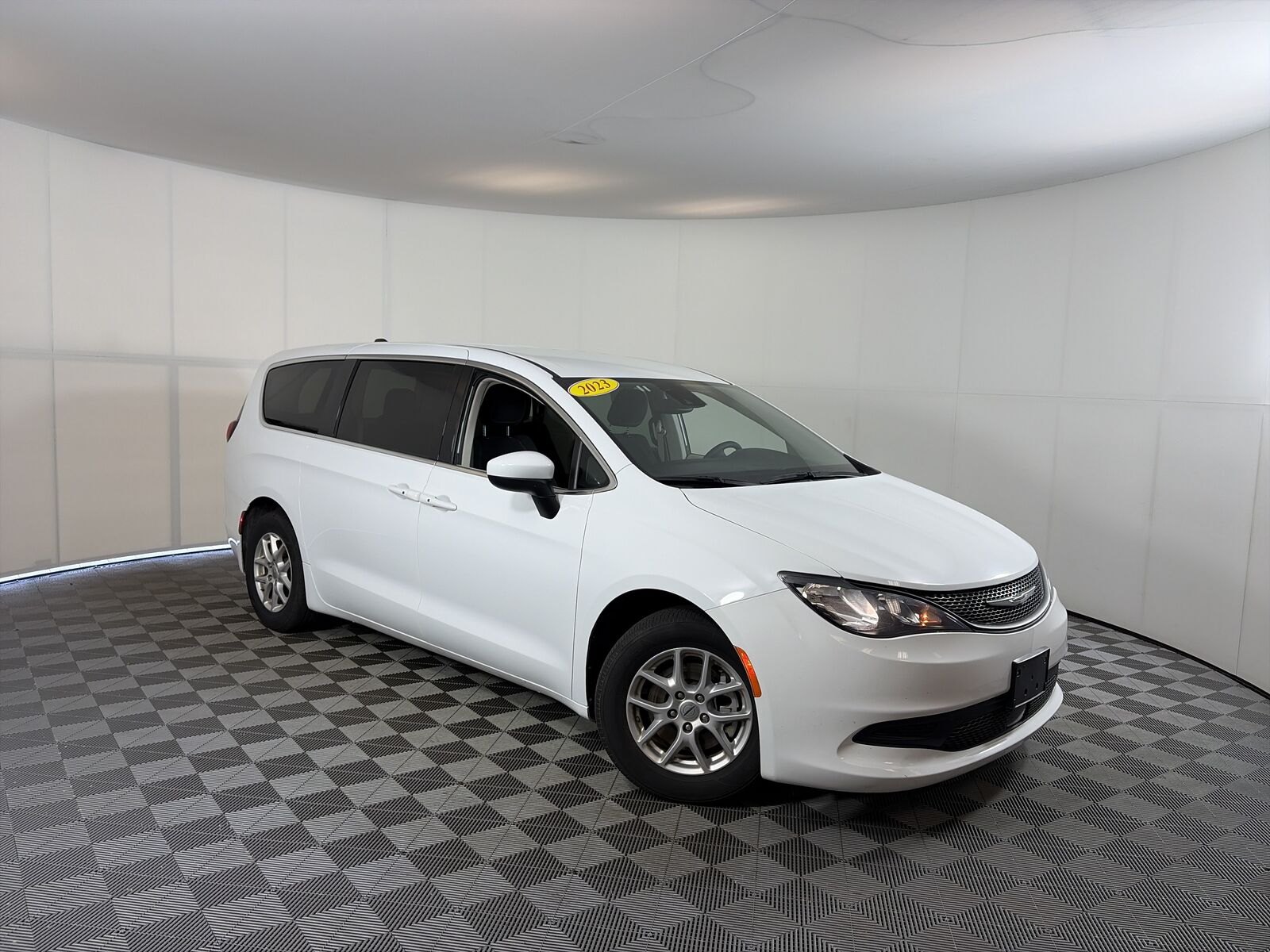 2023 CHRYSLER Voyager