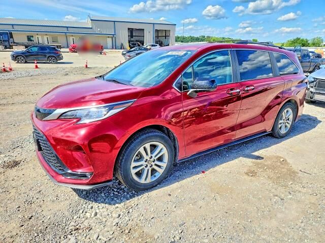 2022 TOYOTA Sienna