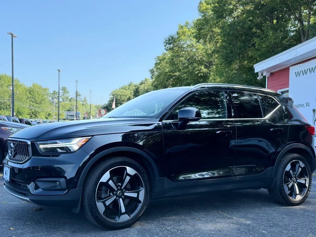 2019 VOLVO XC40