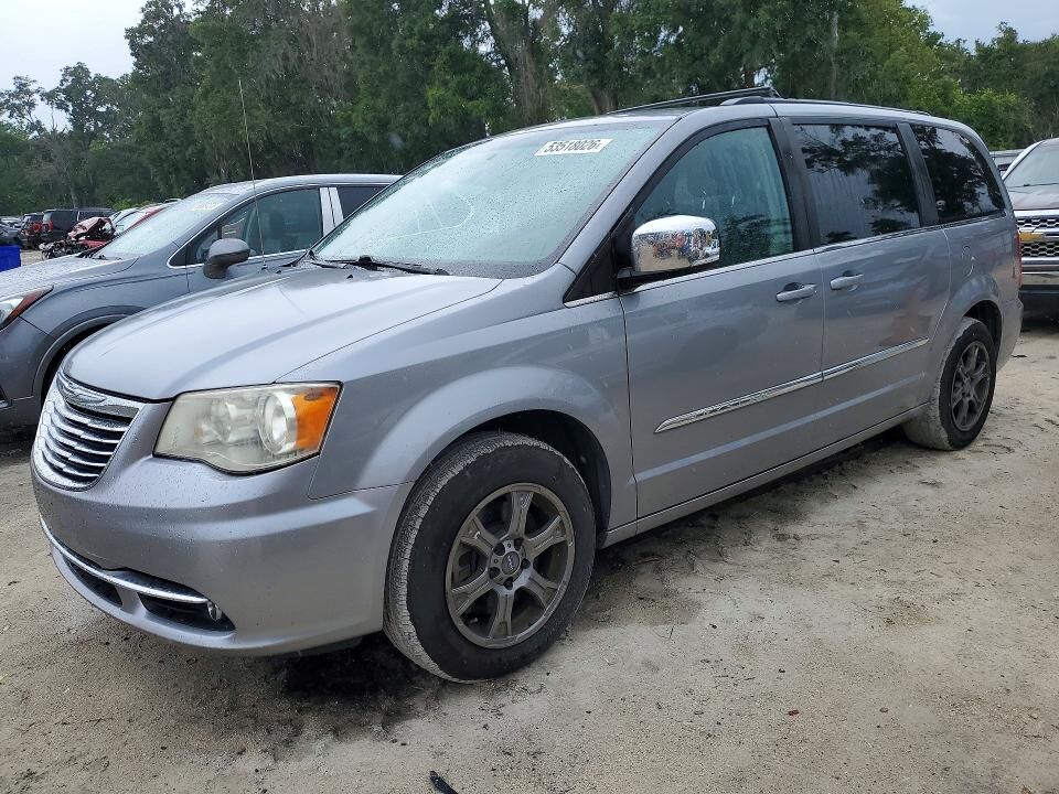 2013 CHRYSLER Town and Country