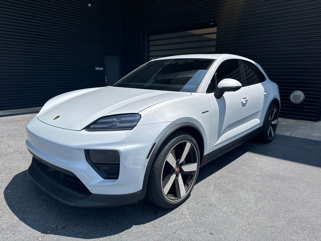 2025 PORSCHE Macan