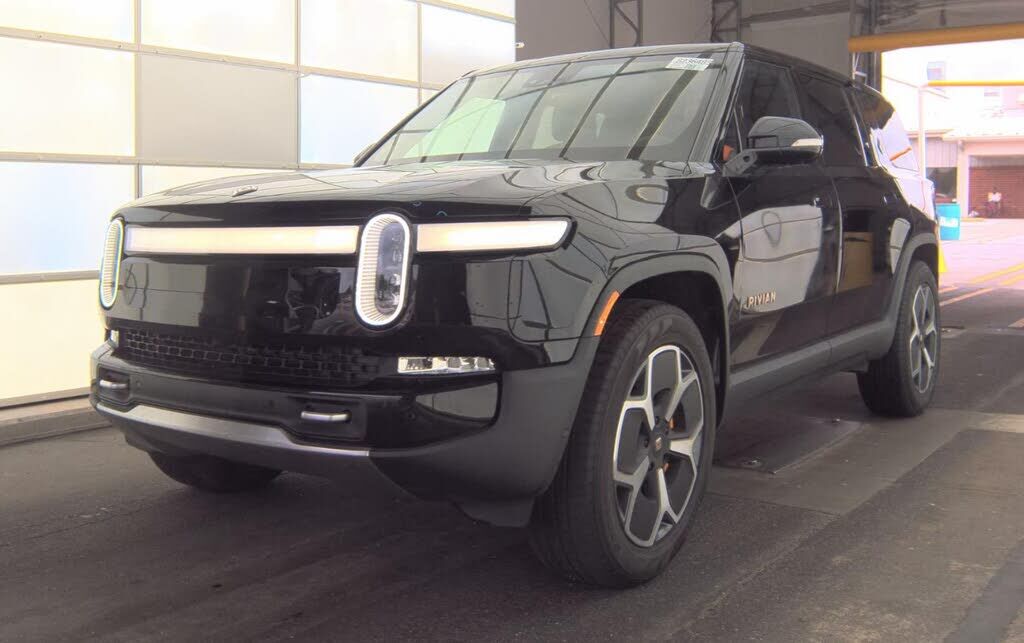 2024 RIVIAN R1S