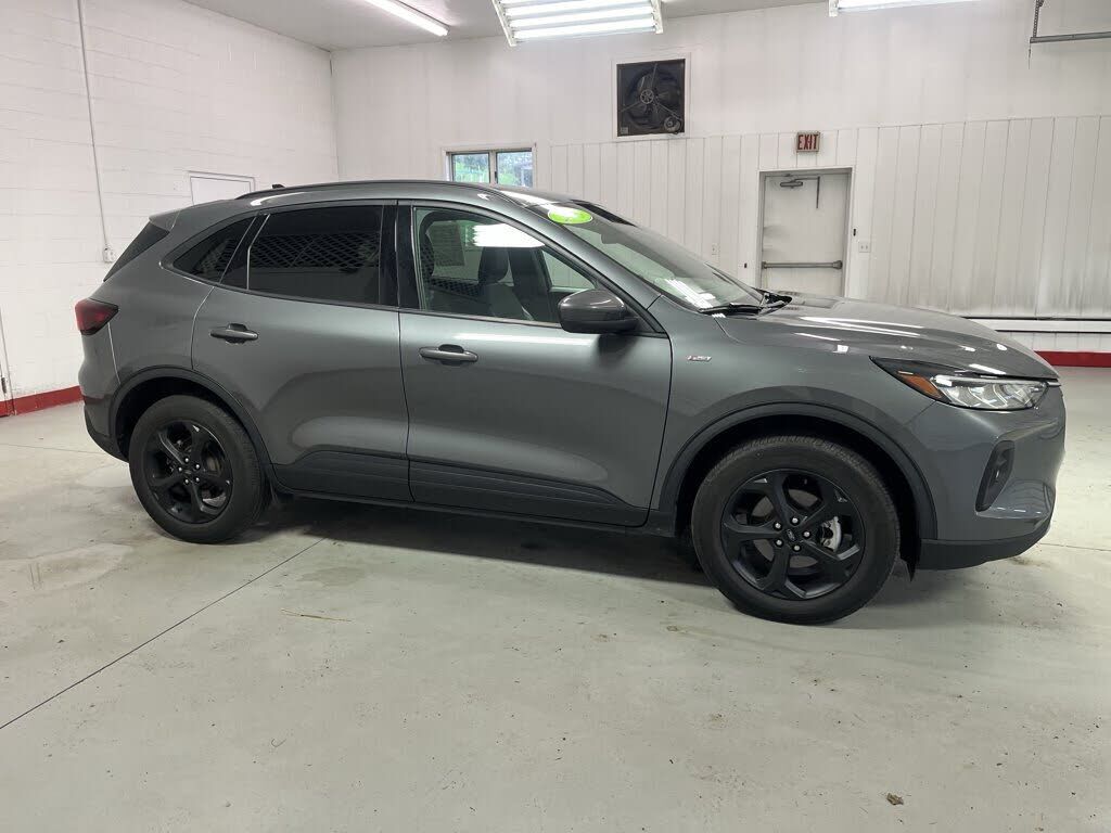 2025 FORD Escape