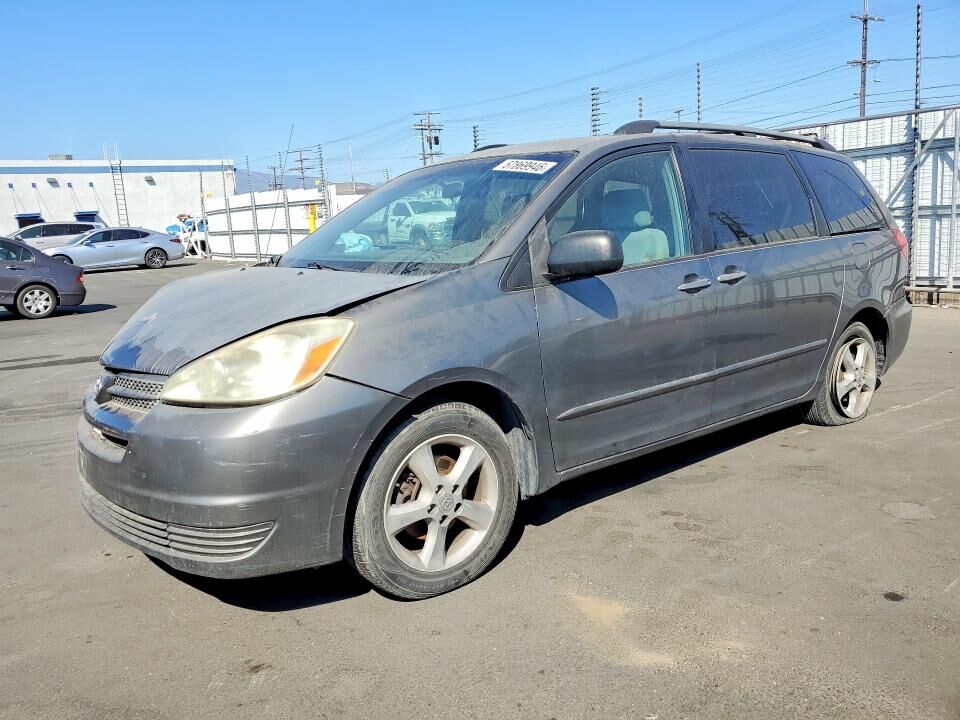 2004 TOYOTA Sienna