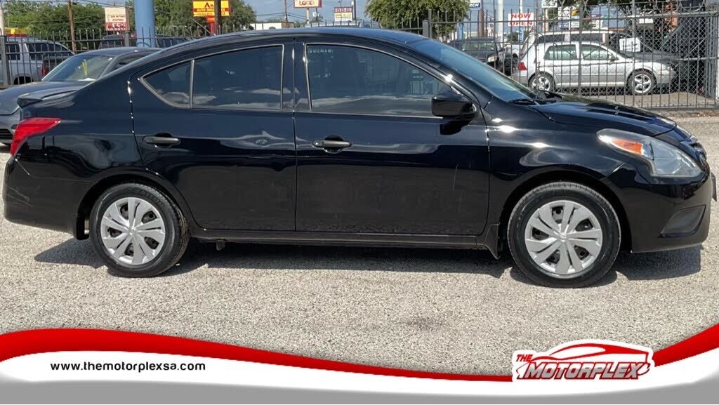 2017 NISSAN Versa