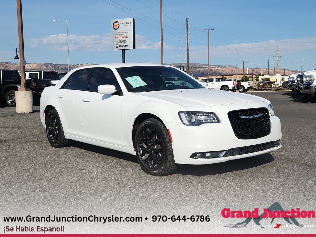 2019 CHRYSLER 300
