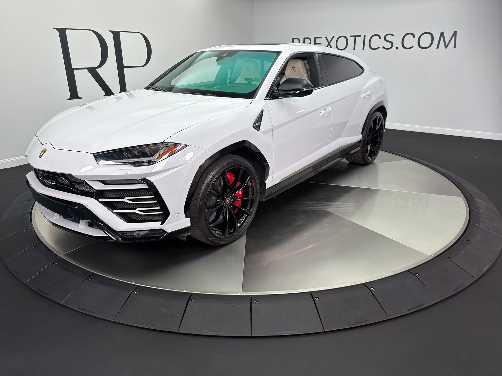 2019 LAMBORGHINI URUS