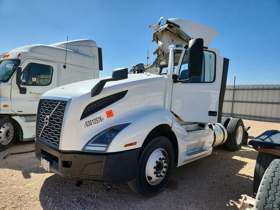 2022 VOLVO TRUCK VNL
