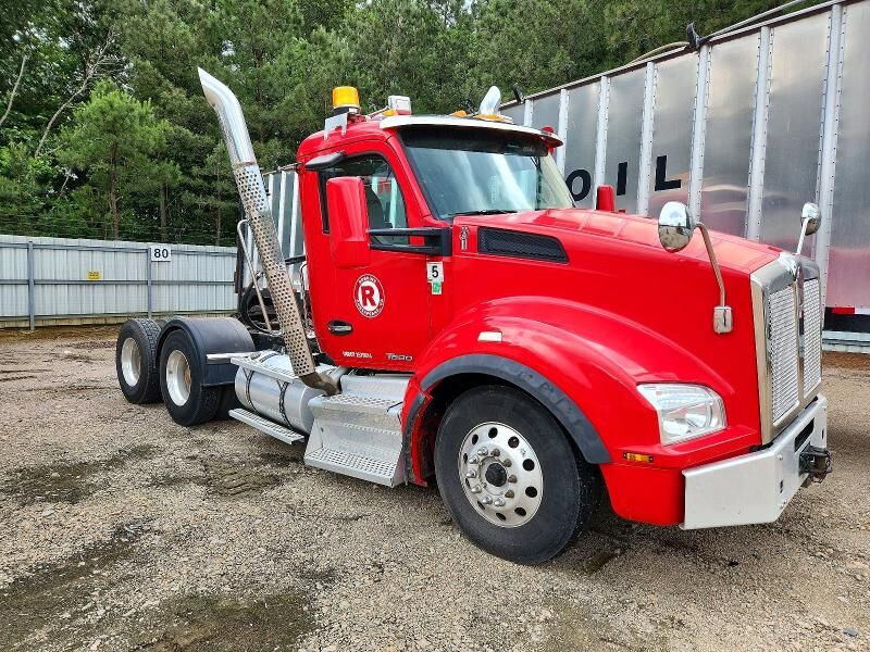 2017 KENWORTH T880