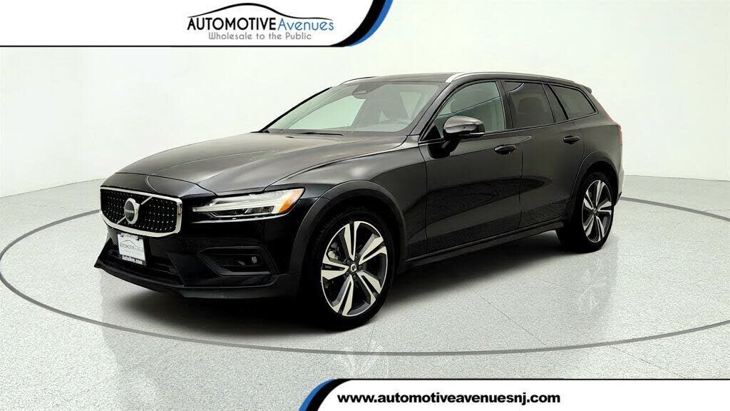 2025 VOLVO V60CC