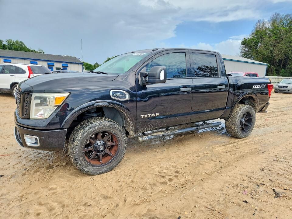 2017 NISSAN Titan