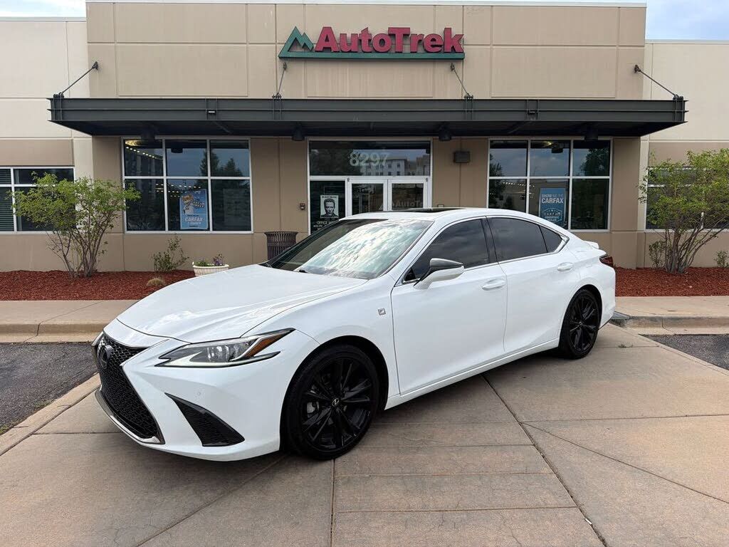 2022 LEXUS ES
