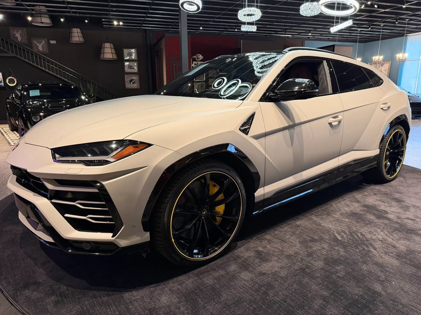 2019 LAMBORGHINI URUS