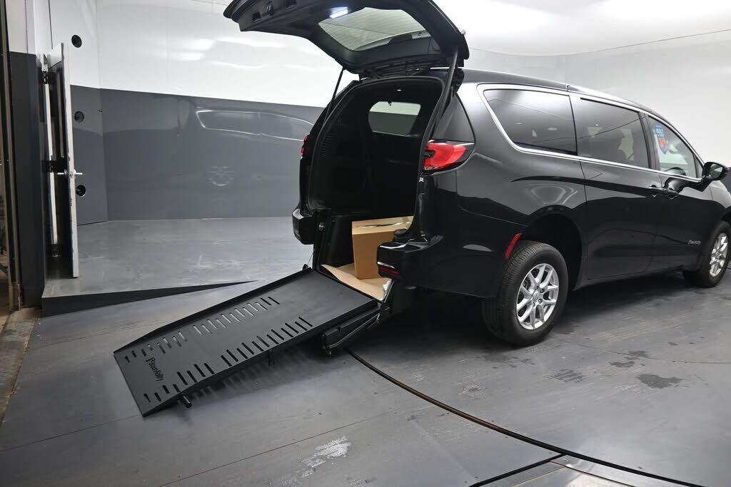 2025 CHRYSLER Pacifica