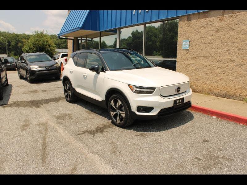 2022 VOLVO XC40
