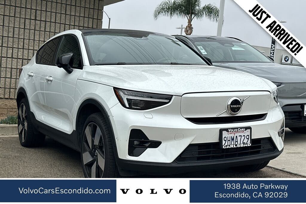 2023 VOLVO C40