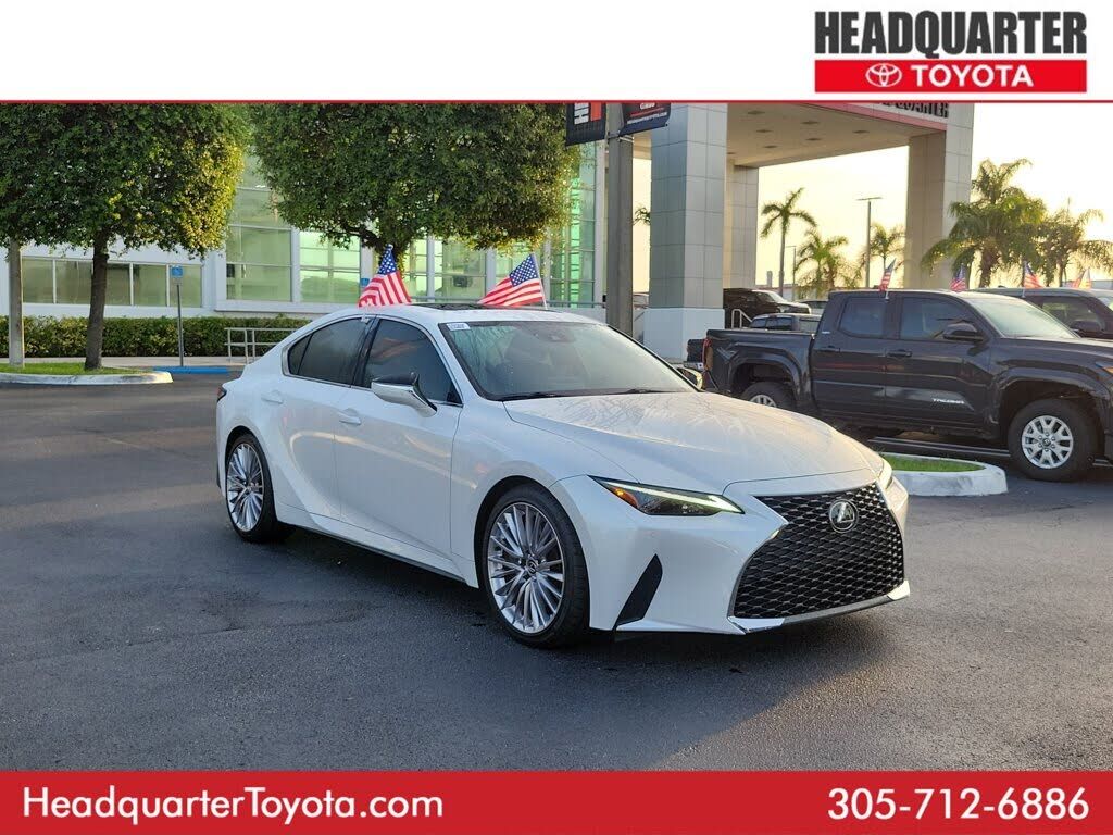 2023 LEXUS IS