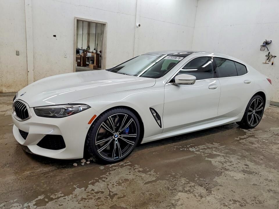 2022 BMW M8