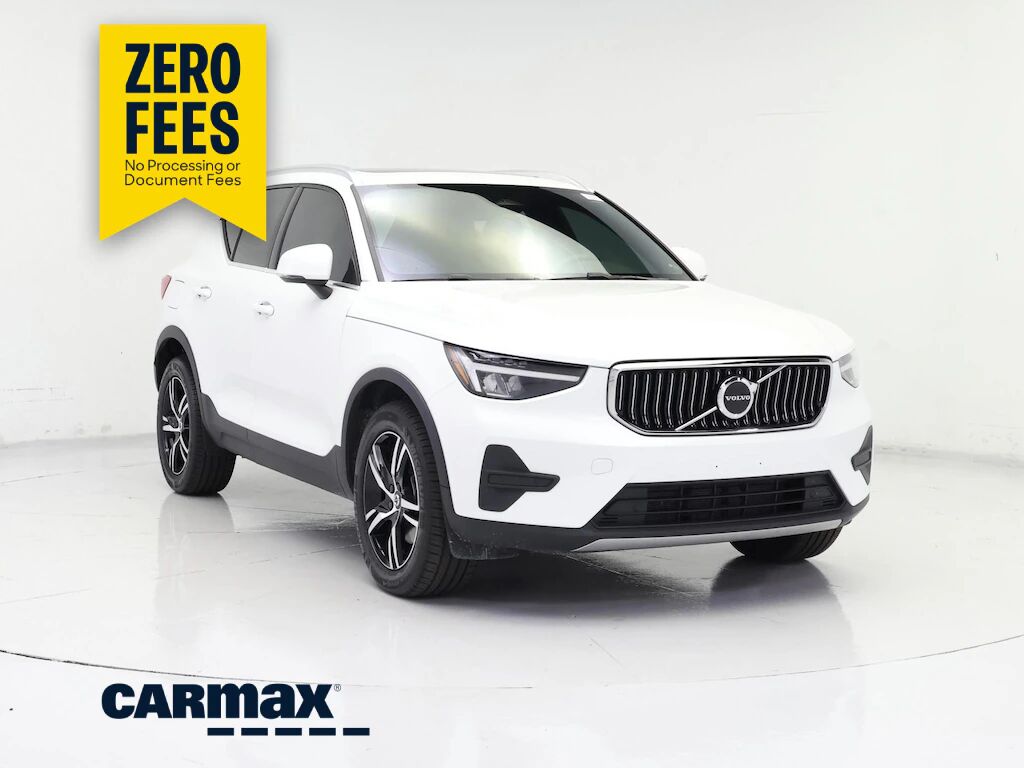 2025 VOLVO XC40