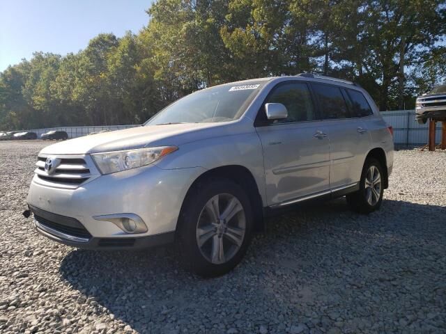 2013 TOYOTA Highlander