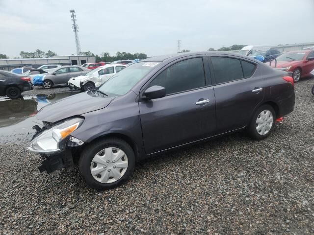 2015 NISSAN Versa
