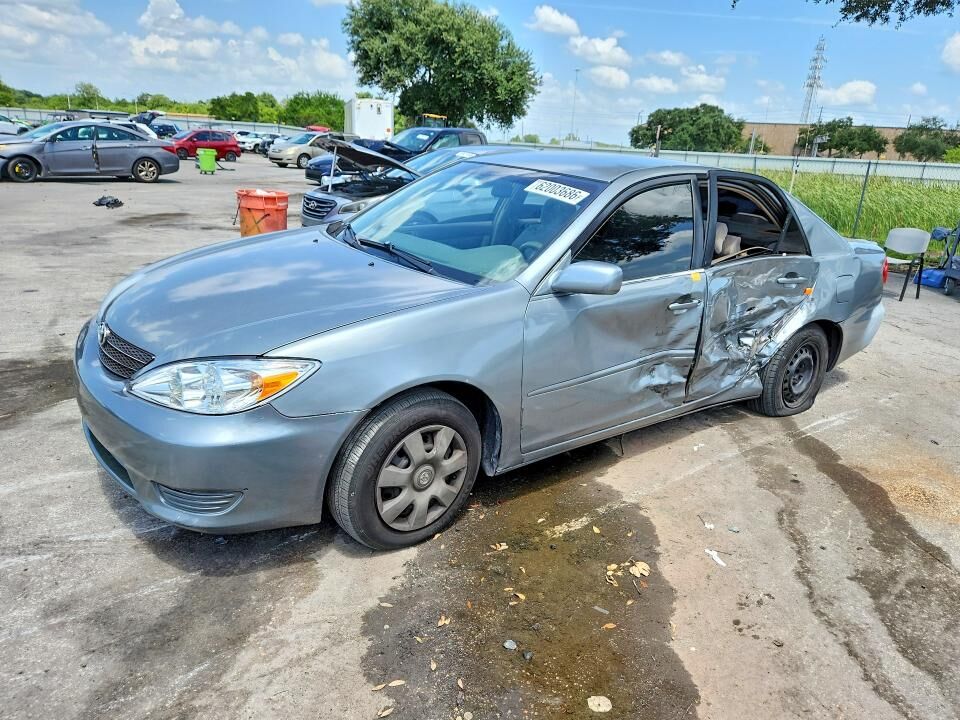 2004 TOYOTA Camry