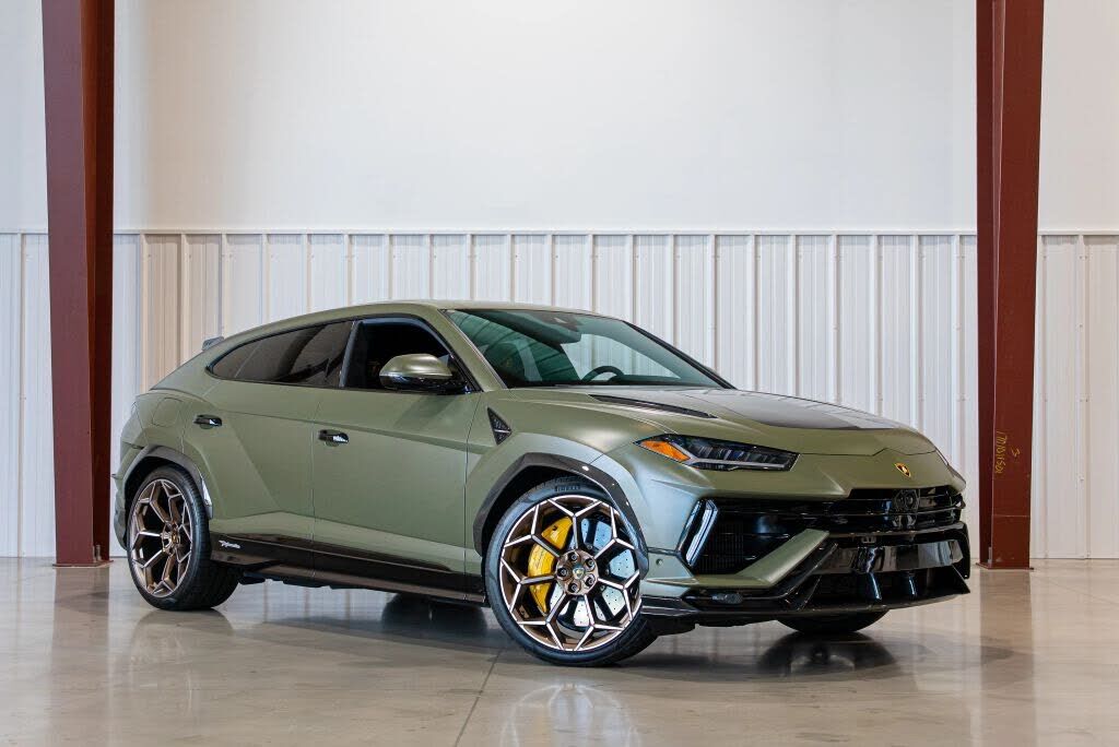 2023 LAMBORGHINI URUS