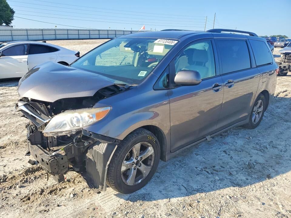 2018 TOYOTA Sienna