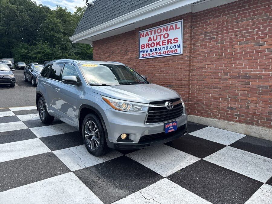 2016 TOYOTA Highlander