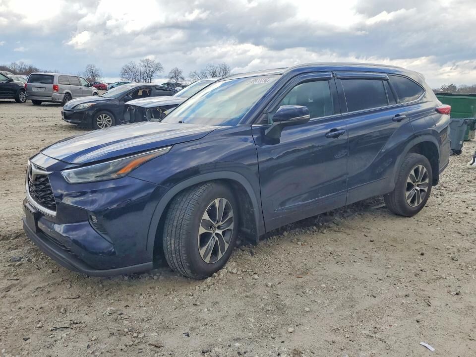 2022 TOYOTA Highlander