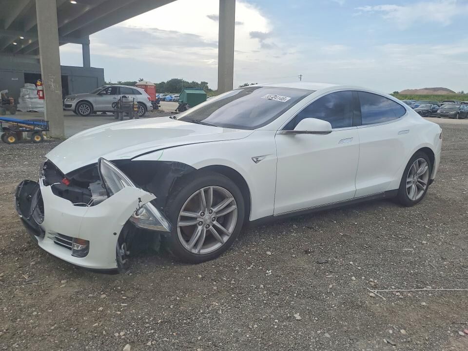 2015 TESLA Model S