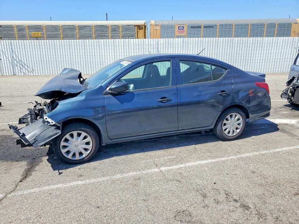 2016 NISSAN Versa