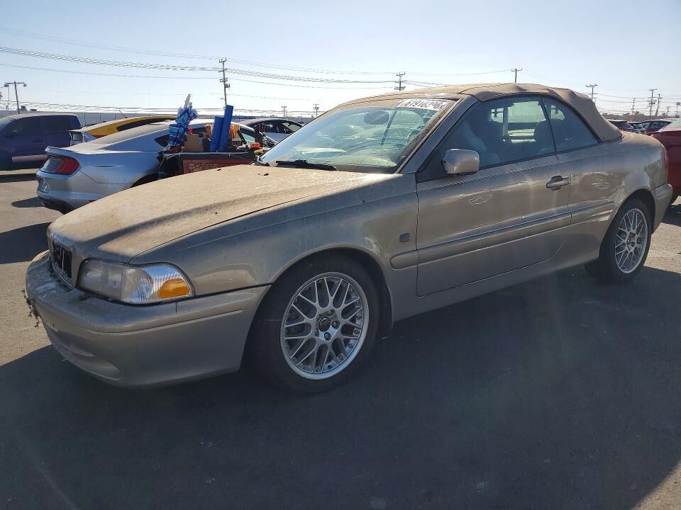 2002 VOLVO C70