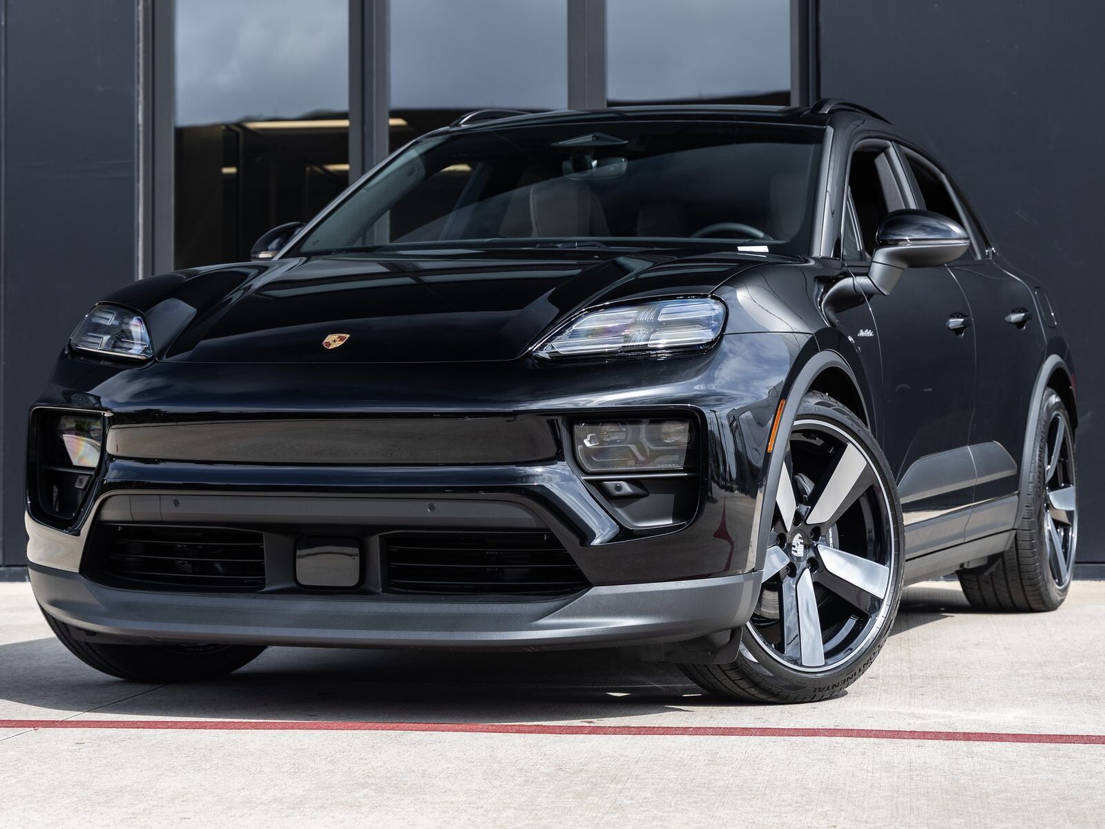 2025 PORSCHE Macan