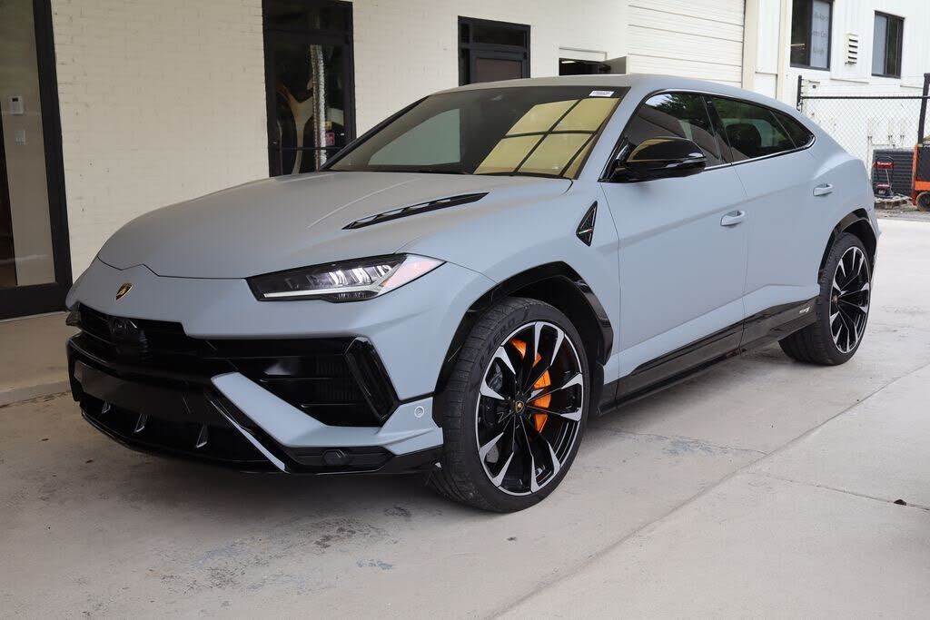 2024 LAMBORGHINI URUS