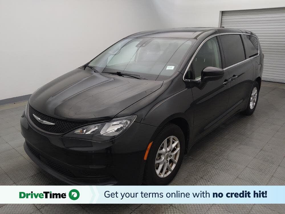 2023 CHRYSLER Voyager