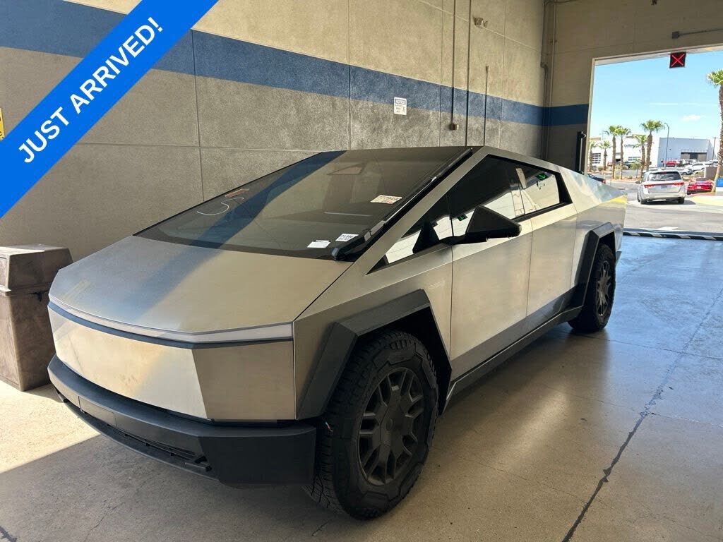 2024 TESLA Cybertruck